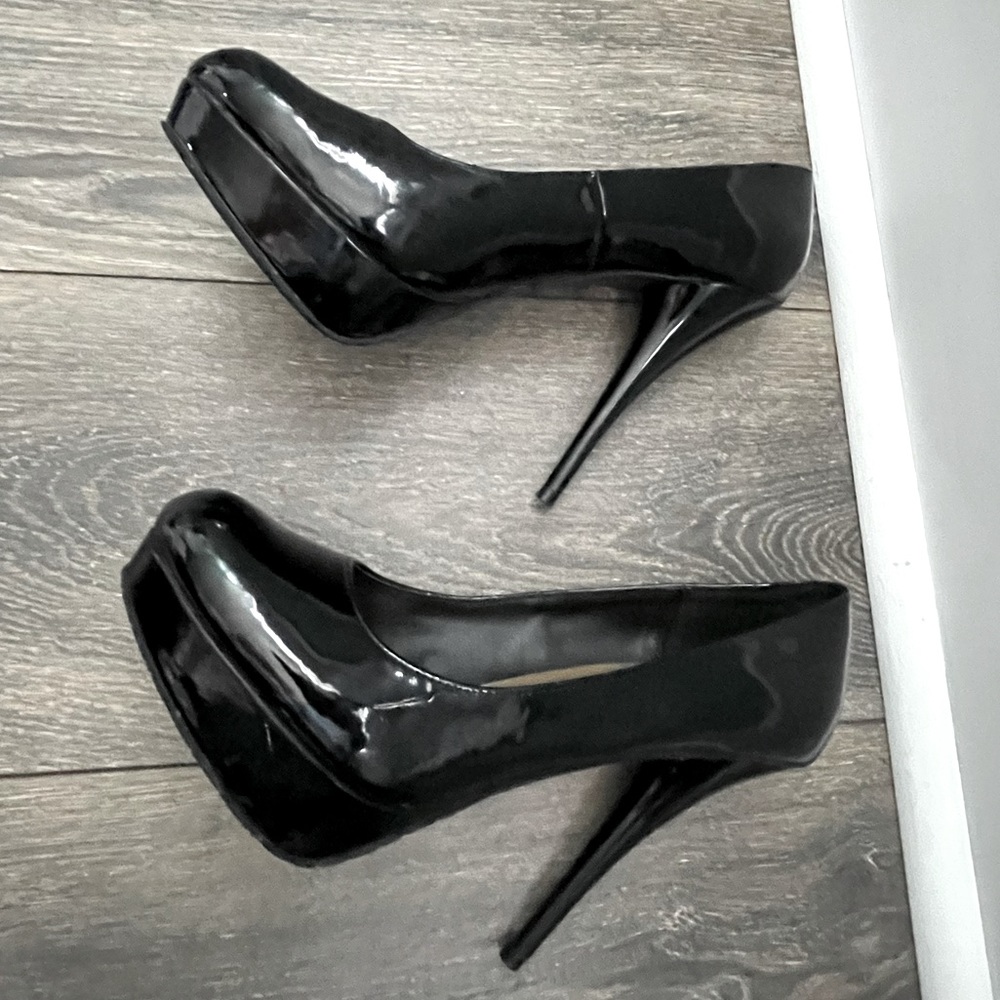 Candies patent black platform pump heels size 10
